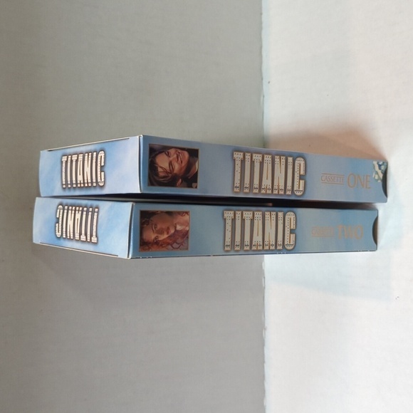 Paramount Titanic (1997) Box Set of 2 VHS Tapes - Picture 9 of 11
